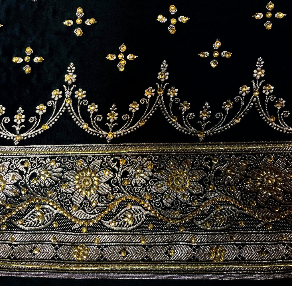 Black Katan Banarasi Saree with Silver Zari Floral Weaving And Grand Pallu B0647ds