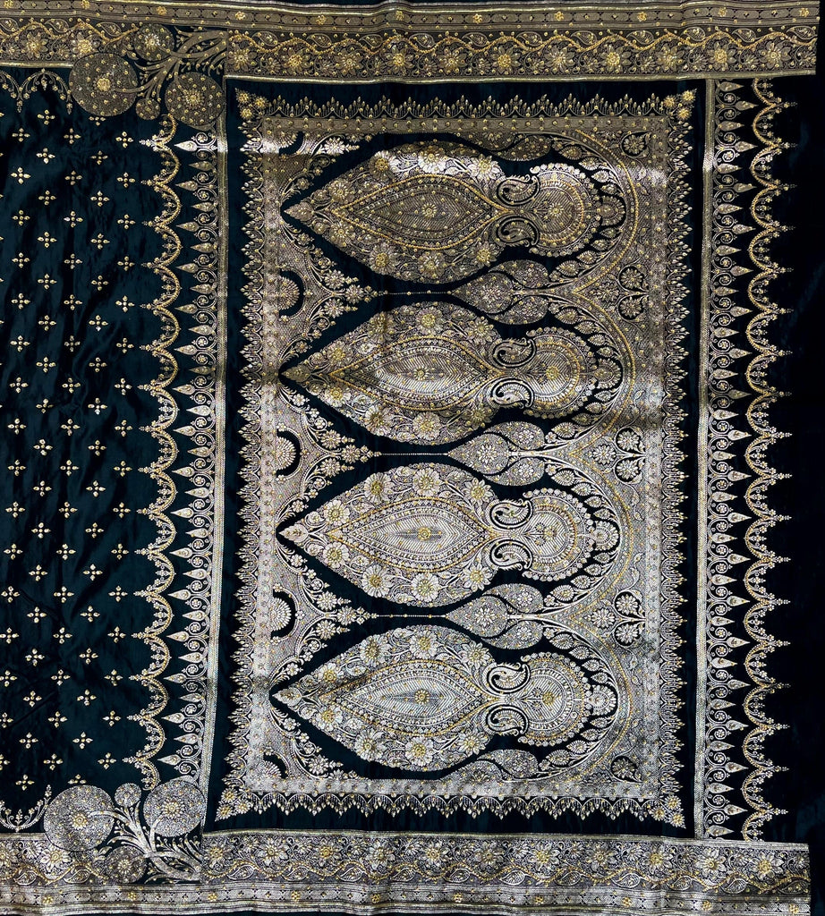 Black Katan Banarasi Saree with Silver Zari Floral Weaving And Grand Pallu B0647ds