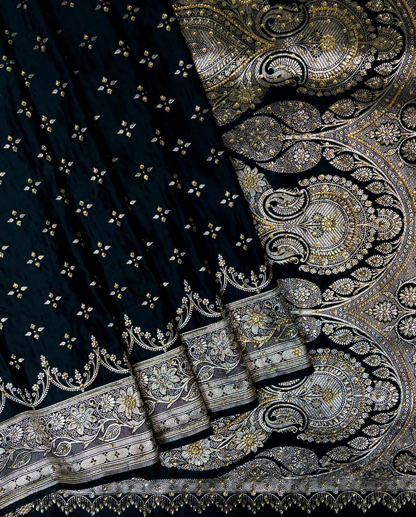 Black Katan Banarasi Saree with Silver Zari Floral Weaving And Grand Pallu B0647ds