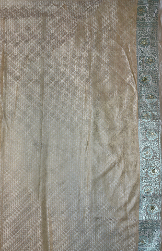 Cream Katan Banarasi Saree with Silver Zari Floral Weaving And Grand Pallu B0626ds