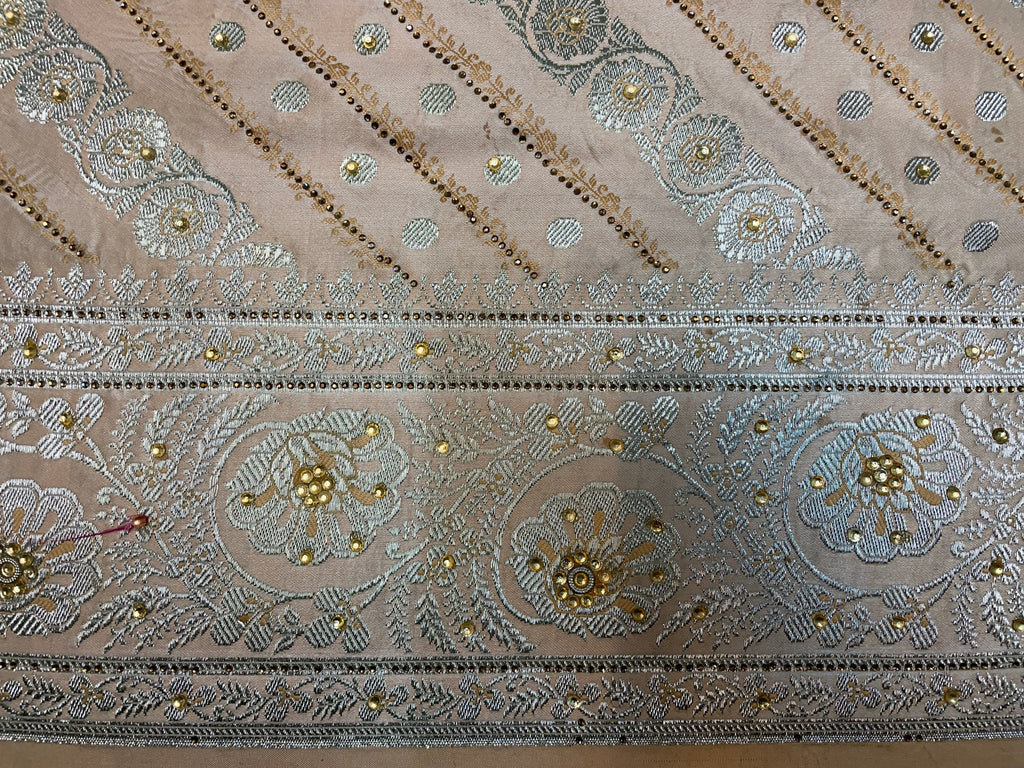 Cream Katan Banarasi Saree with Silver Zari Floral Weaving And Grand Pallu B0626ds