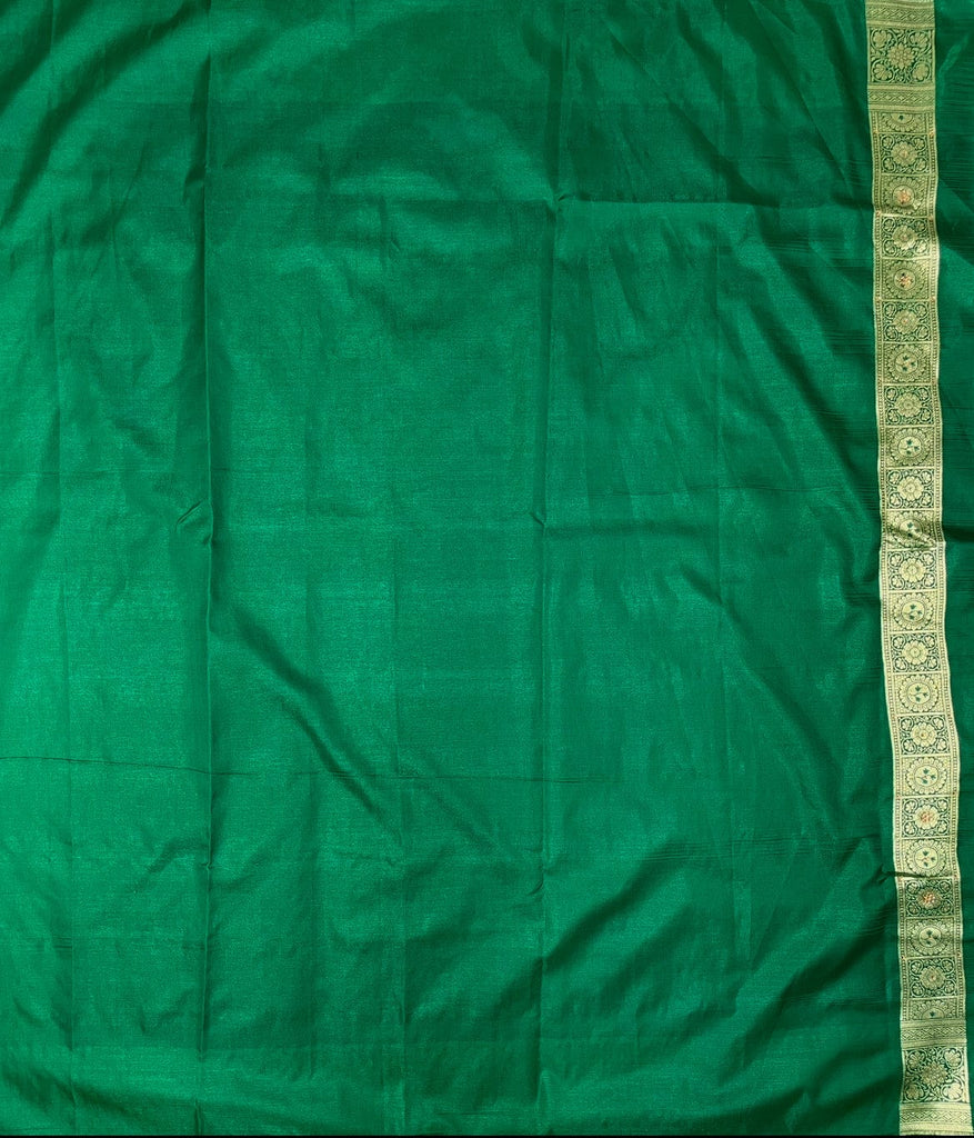 Dark Purple Katan Banarasi Saree with Silver Zari Floral Weaving And Grand Pallu B0640ds