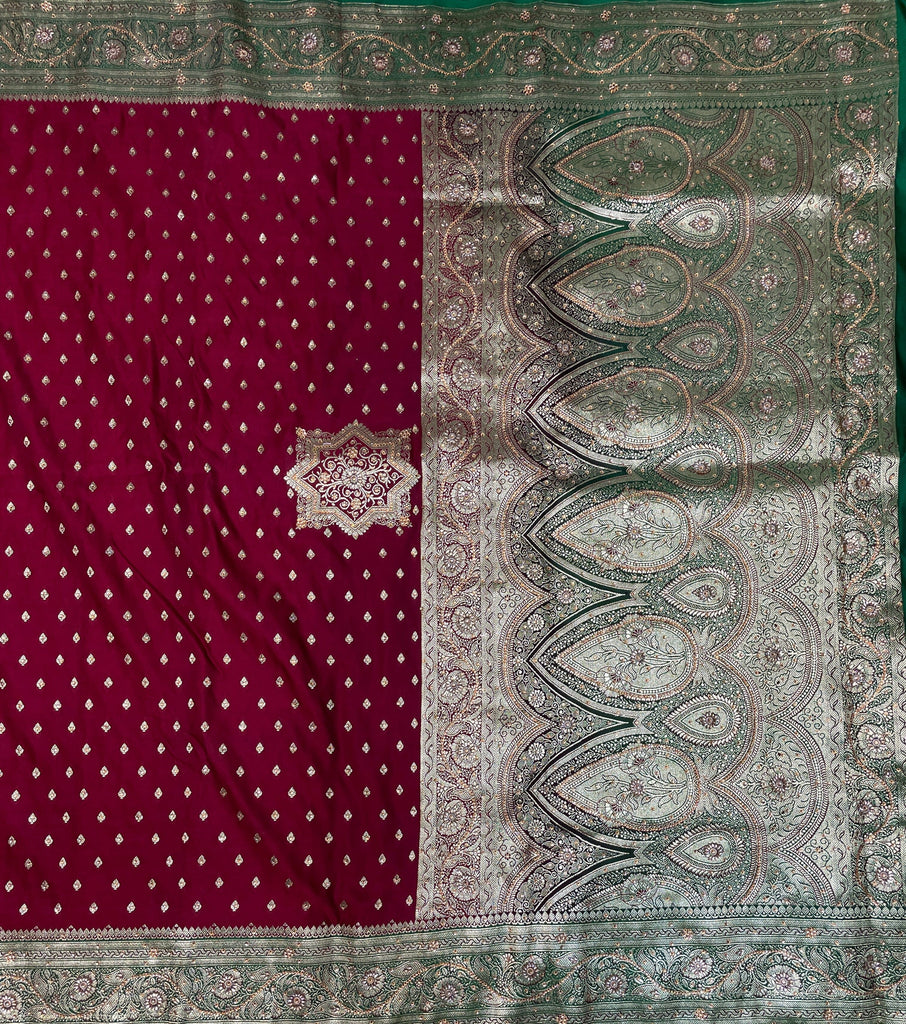 Maroon And Green Katan Banarasi Saree with Silver Zari Floral Weaving And Grand Pallu B0620ds
