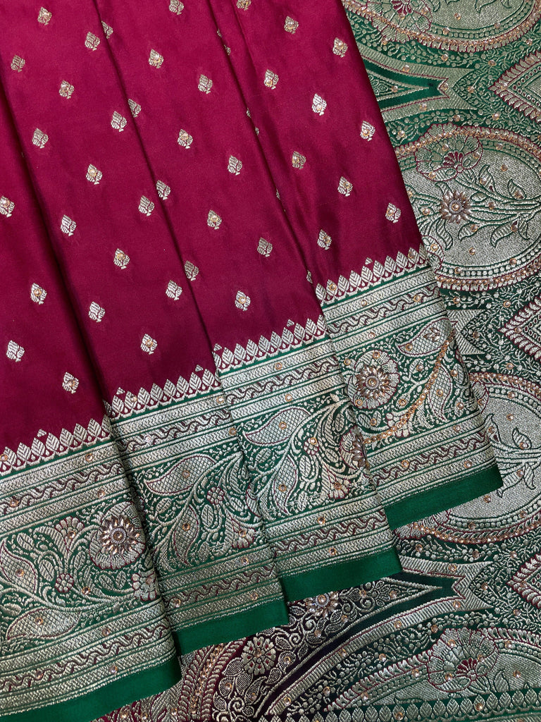 Maroon And Green Katan Banarasi Saree with Silver Zari Floral Weaving And Grand Pallu B0620ds