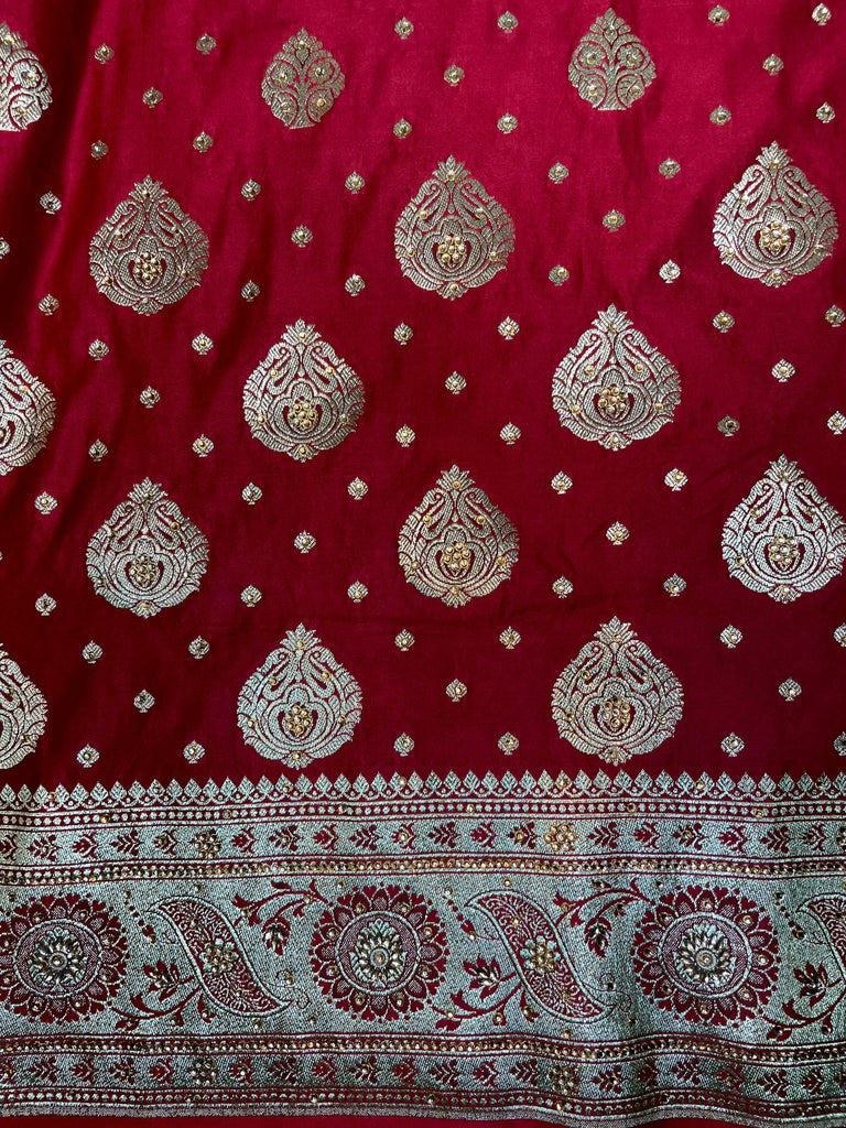 Maroon Katan Banarasi Saree with Silver Zari Floral Weaving And Grand Pallu B0643ds