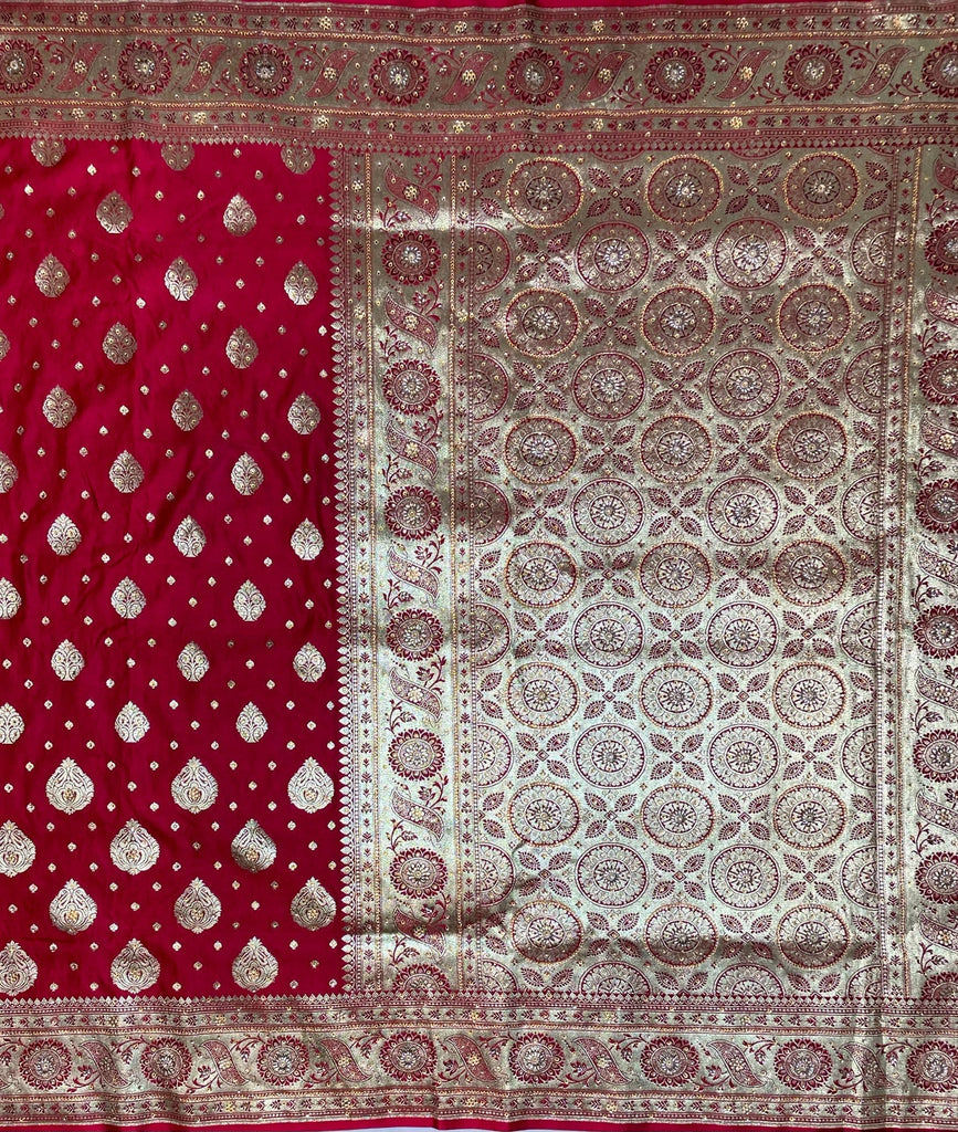Maroon Katan Banarasi Saree with Silver Zari Floral Weaving And Grand Pallu B0643ds