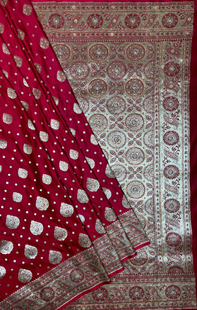 Maroon Katan Banarasi Saree with Silver Zari Floral Weaving And Grand Pallu B0643ds