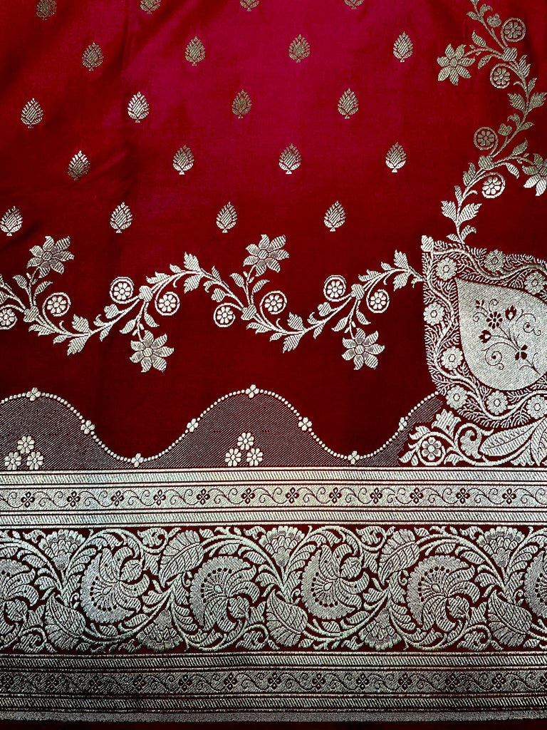 Maroon Katan Banarasi Saree with Silver Zari Floral Weaving And Grand Pallu B0645ds