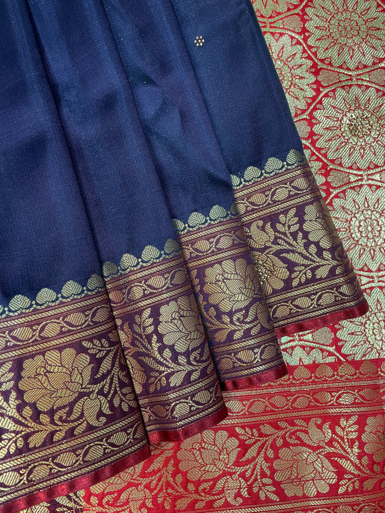 Navy Blue And Red Katan Banarasi Saree with Silver Zari Floral Weaving And Grand Pallu B0612ds