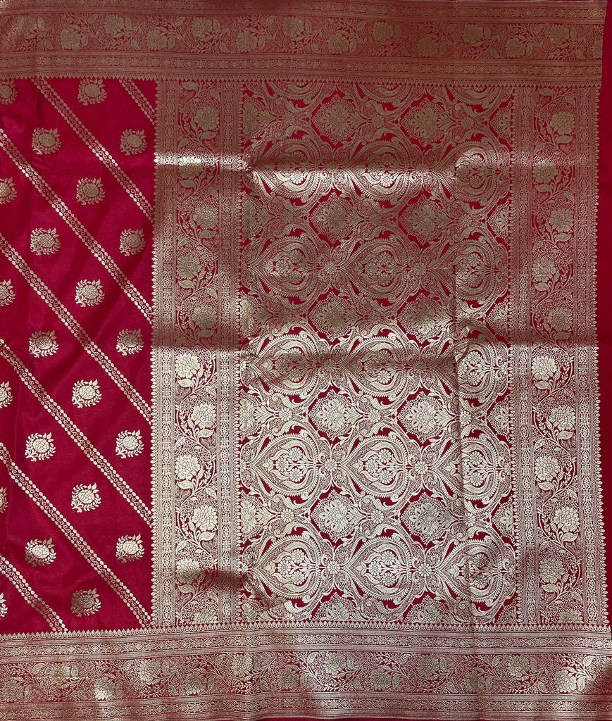 Red Katan Banarasi Saree with Silver Zari Floral Weaving And Grand Pallu B0617ds