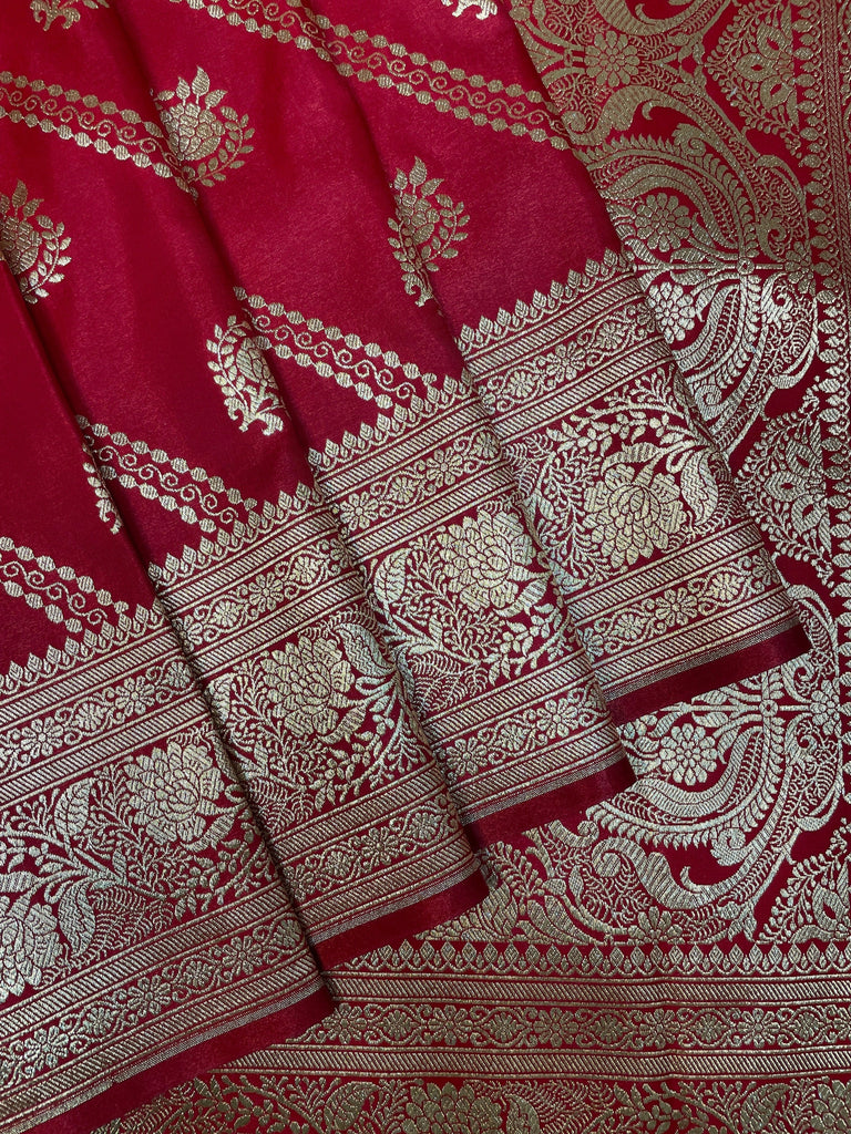 Red Katan Banarasi Saree with Silver Zari Floral Weaving And Grand Pallu B0617ds