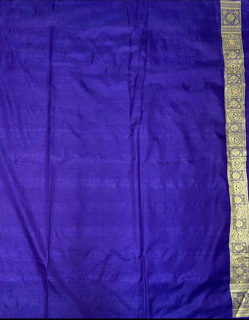 Red Katan Banarasi Saree with Silver Zari Floral Weaving And Grand Pallu B0638ds