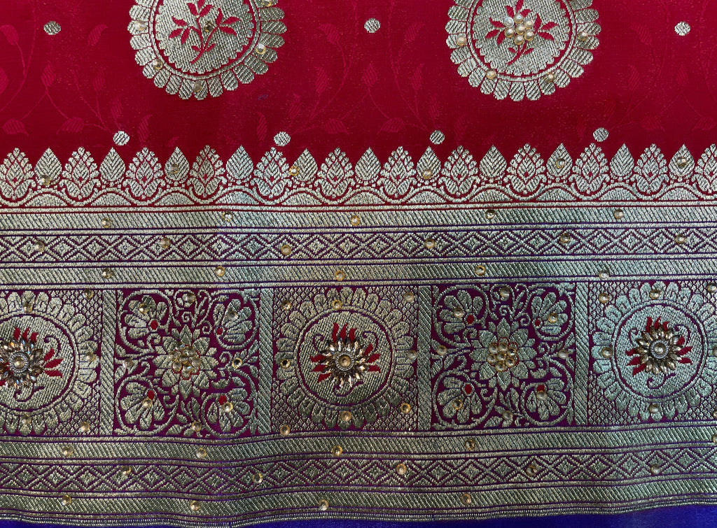 Red Katan Banarasi Saree with Silver Zari Floral Weaving And Grand Pallu B0638ds