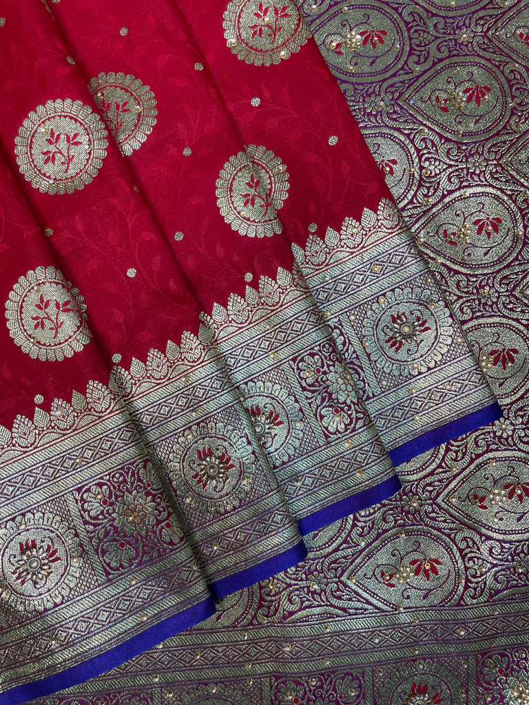 Red Katan Banarasi Saree with Silver Zari Floral Weaving And Grand Pallu B0638ds