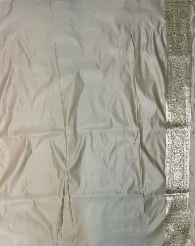 White Katan Banarasi Saree with Silver Zari Floral Weaving And Grand Pallu B0635ds