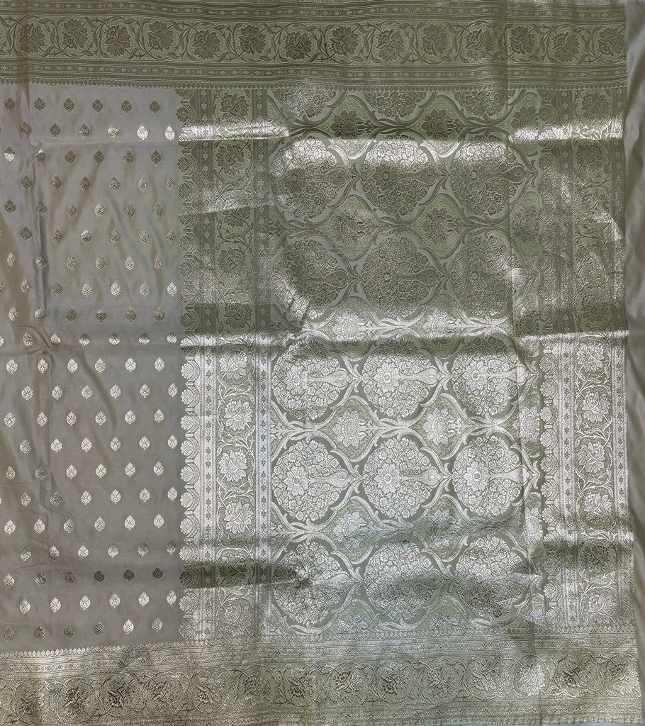 White Katan Banarasi Saree with Silver Zari Floral Weaving And Grand Pallu B0635ds