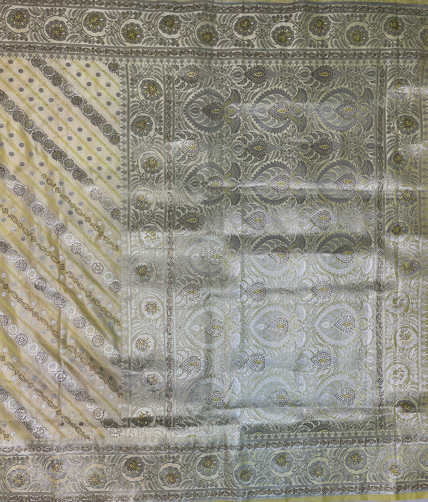 Yellow Katan Banarasi Saree with Silver Zari Floral Weaving And Grand Pallu B0627ds