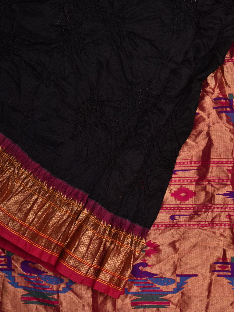 Black Bandhani Paithani Silk Handloom Saree with Peacocks Pallu Design bn0380
