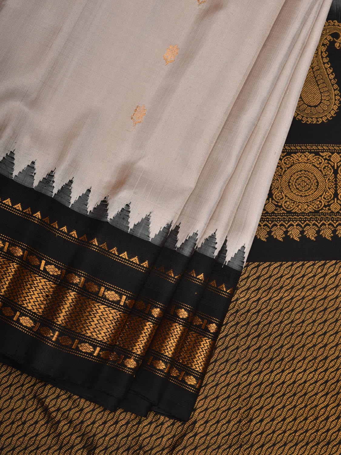 Cream and Black Gadwal Silk Handloom Saree with Mango Pallu and Temple –  Uppada